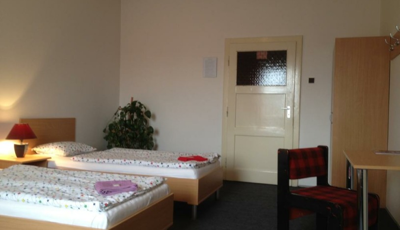 Penzion Village Karlovy Vary - Třílůžkový pokoj se společnou koupelnou